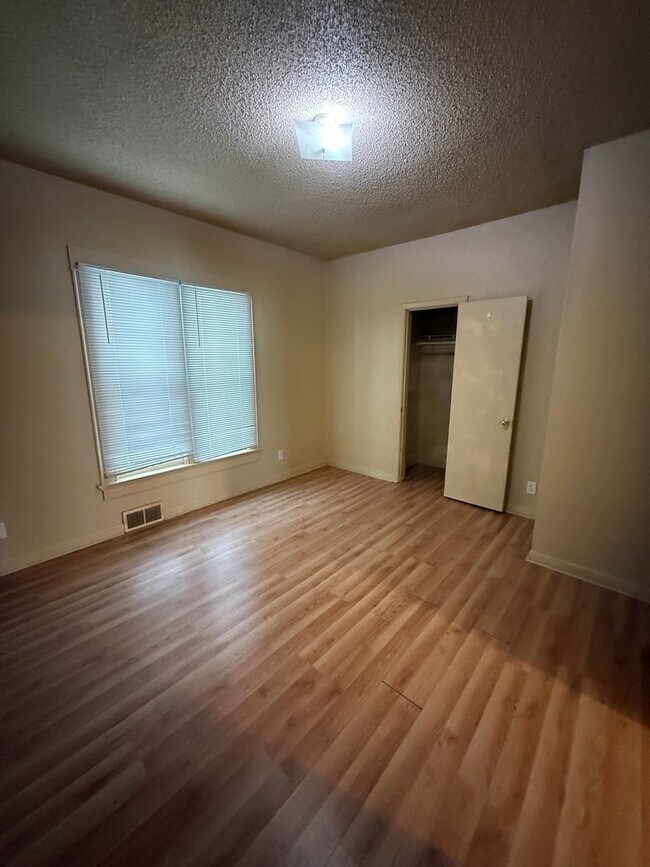 Building Photo - 1310 3rd Ave N