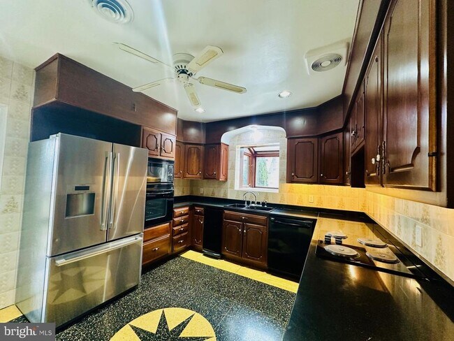 Building Photo - 3007 Oliver St NW