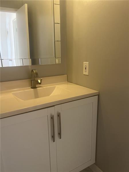 Building Photo - 332 Hailman St