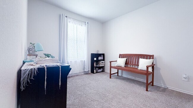 Building Photo - 702 Sunlight Lp