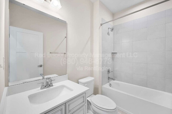 Building Photo - 9769 Oaklawn Blvd NW