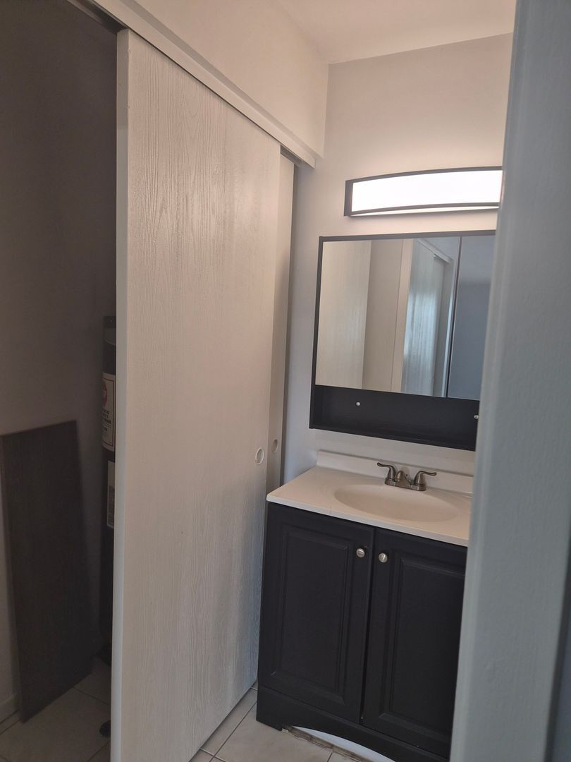 Building Photo - 1424 Stonebridge Cir