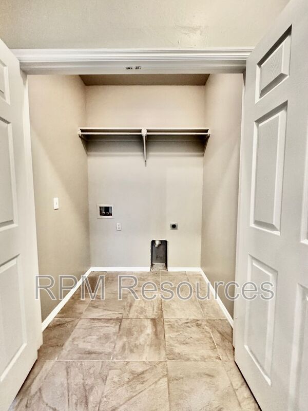 Building Photo - 113 Bison Ct Way