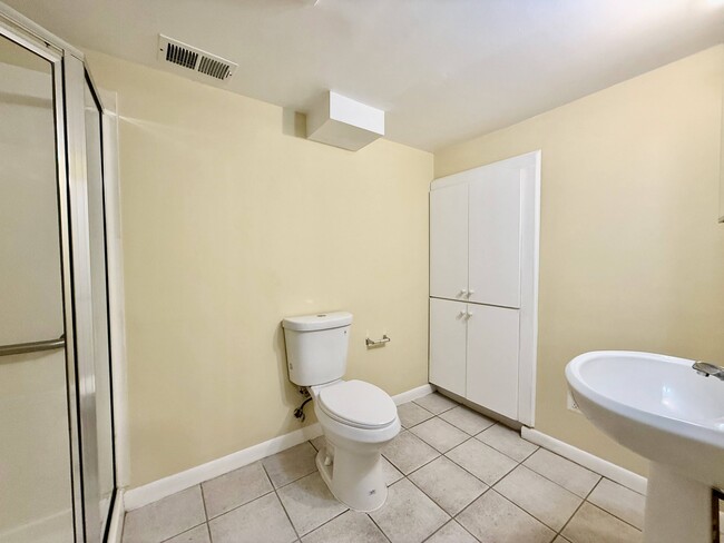 Building Photo - 523 N Marlyn Ave