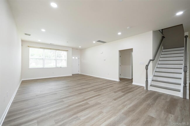 Building Photo - 32 Halley Ct