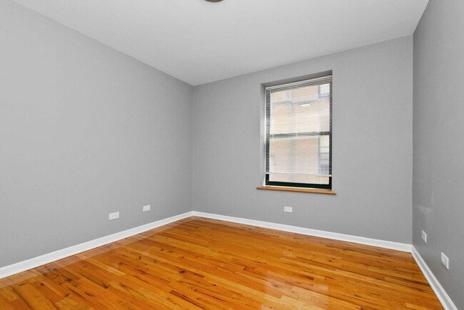 Building Photo - Two Bedroom in South Shore