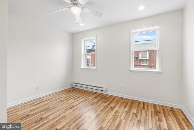 Building Photo - 2335 S Chadwick St