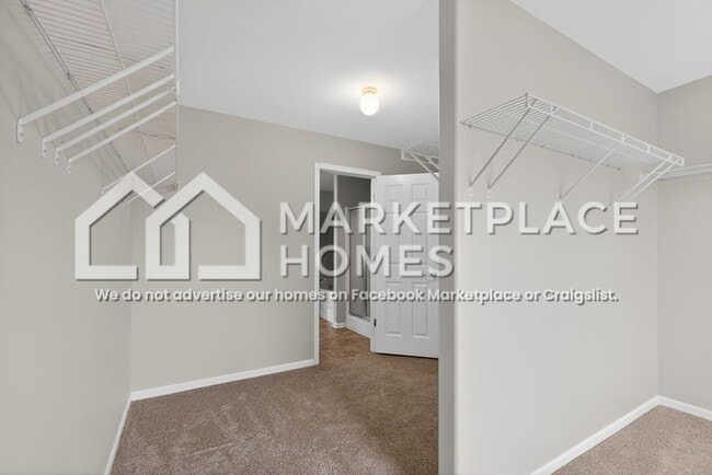 Building Photo - 10 Amber Dr