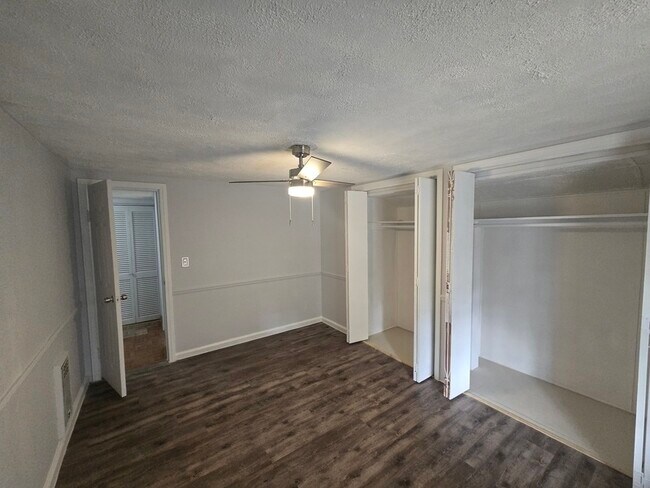 Building Photo - 1007 Olsen Ave