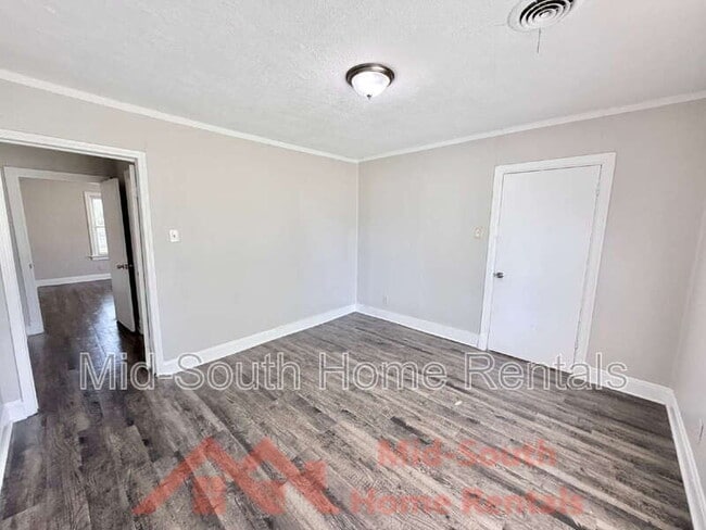 Building Photo - 616 E Frank Ave