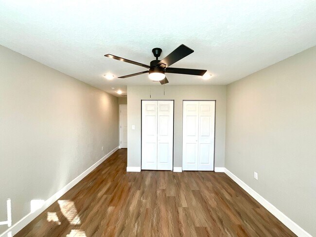 Building Photo - Modern Home With Covered Patio & Fenced Yard!