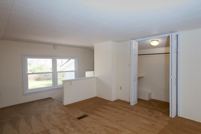 Building Photo - 1190 Blue Creek Rd