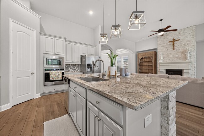 Building Photo - 18719 Evanhale Bend Dr