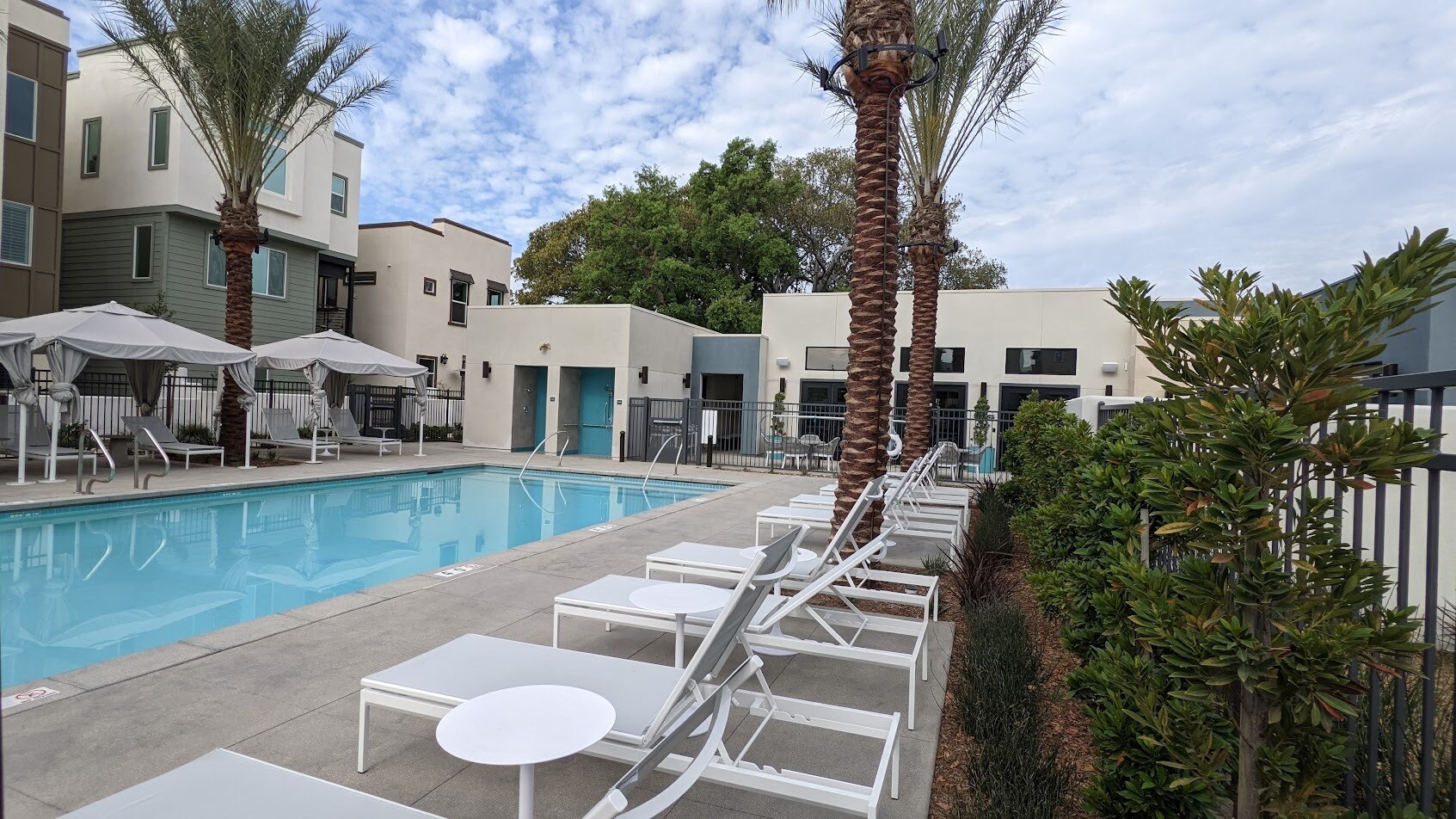 Pool and spa, clubhouse, BBQ - 577 Daniel Freeman Cir