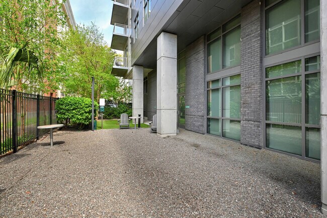 Building Photo - 28 Woolfe St
