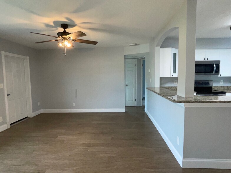 Eat-in kitchen - 7401 35th Ave N