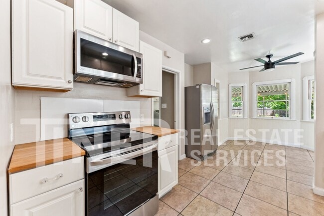 Building Photo - 1067 Perkins Way