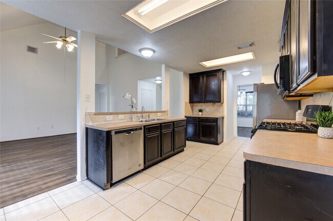 Building Photo - 5010 Moss Garden Ln