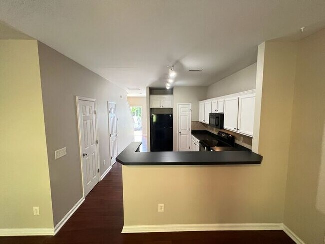 Building Photo - Fantastic 2 Bedroom Durham Townhouse
