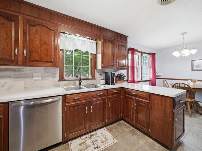 Building Photo - 173 Colonial Dr