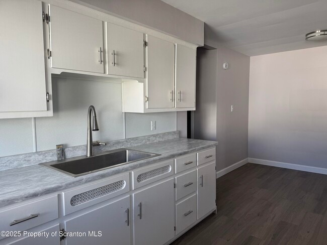 Building Photo - 152 Drakes Ln