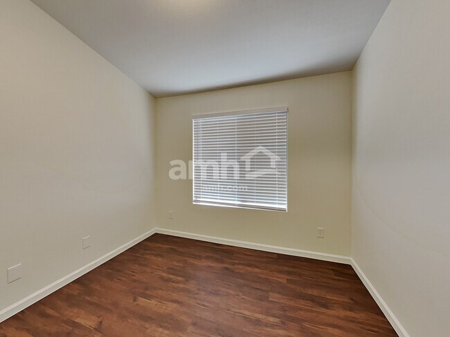 Building Photo - 3237 E Blackhawk Dr