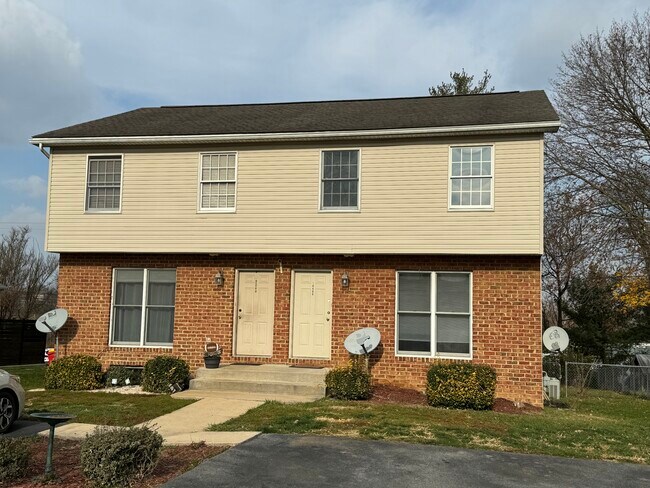 Lovely duplex - 1048 Dual Pl