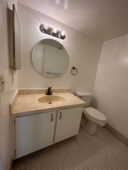 Building Photo - 4158 Inverrary Dr