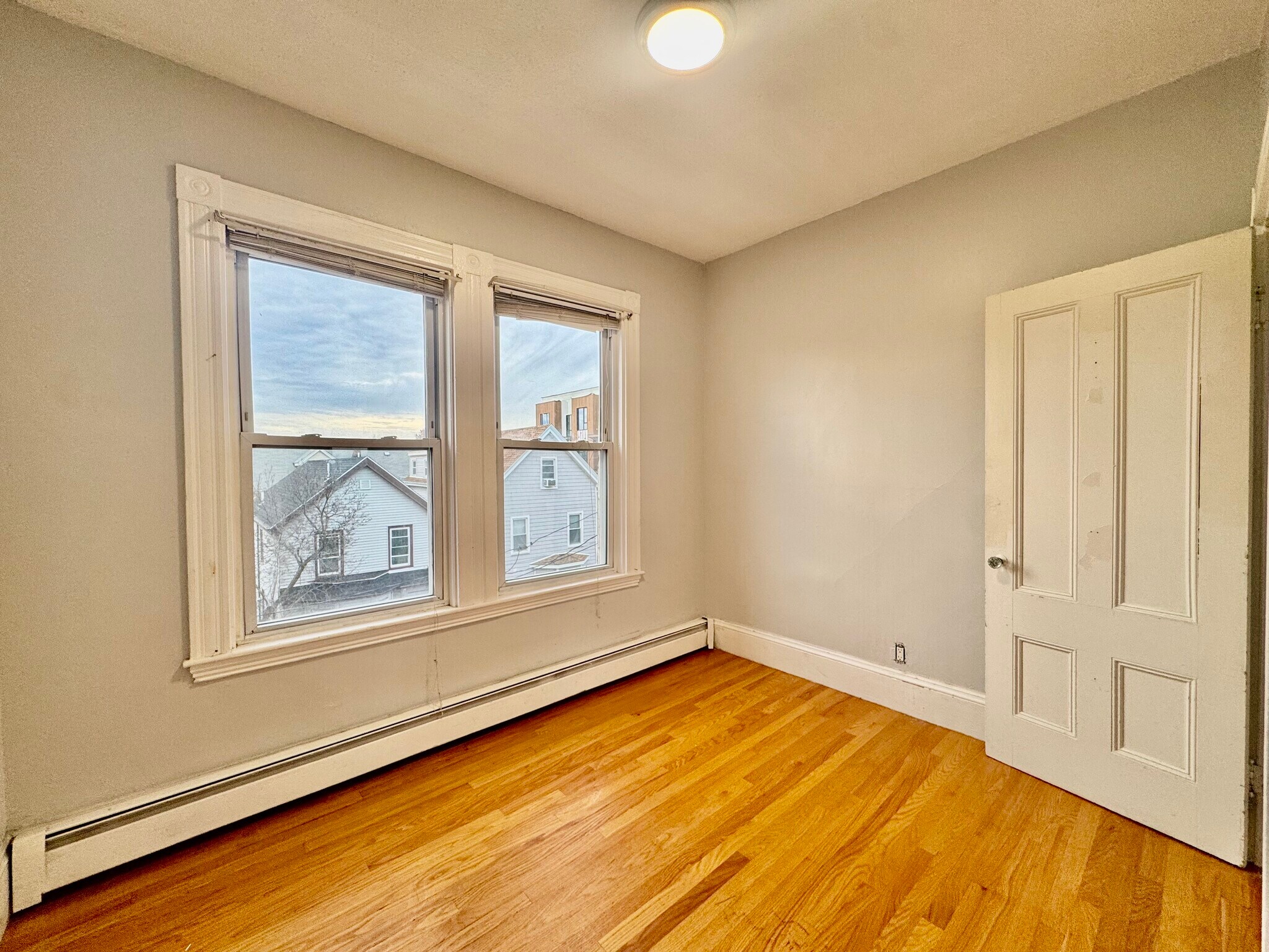 Building Photo - 372 Prospect St