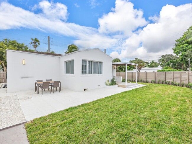 Building Photo - 203 NE 107th St