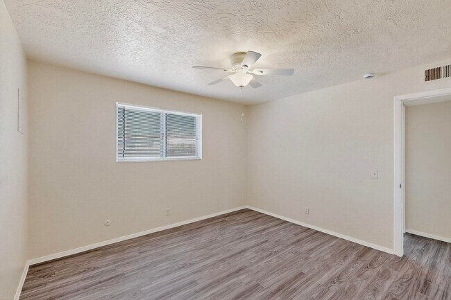 Building Photo - NE House 3/bd 1.75/ba 1/cg
