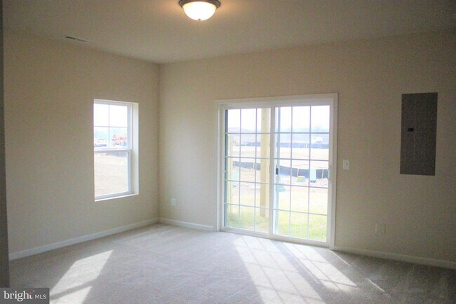 Building Photo - 232 Parkland Dr