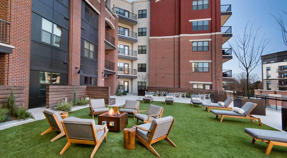 Building Photo - 455 Legends Pl