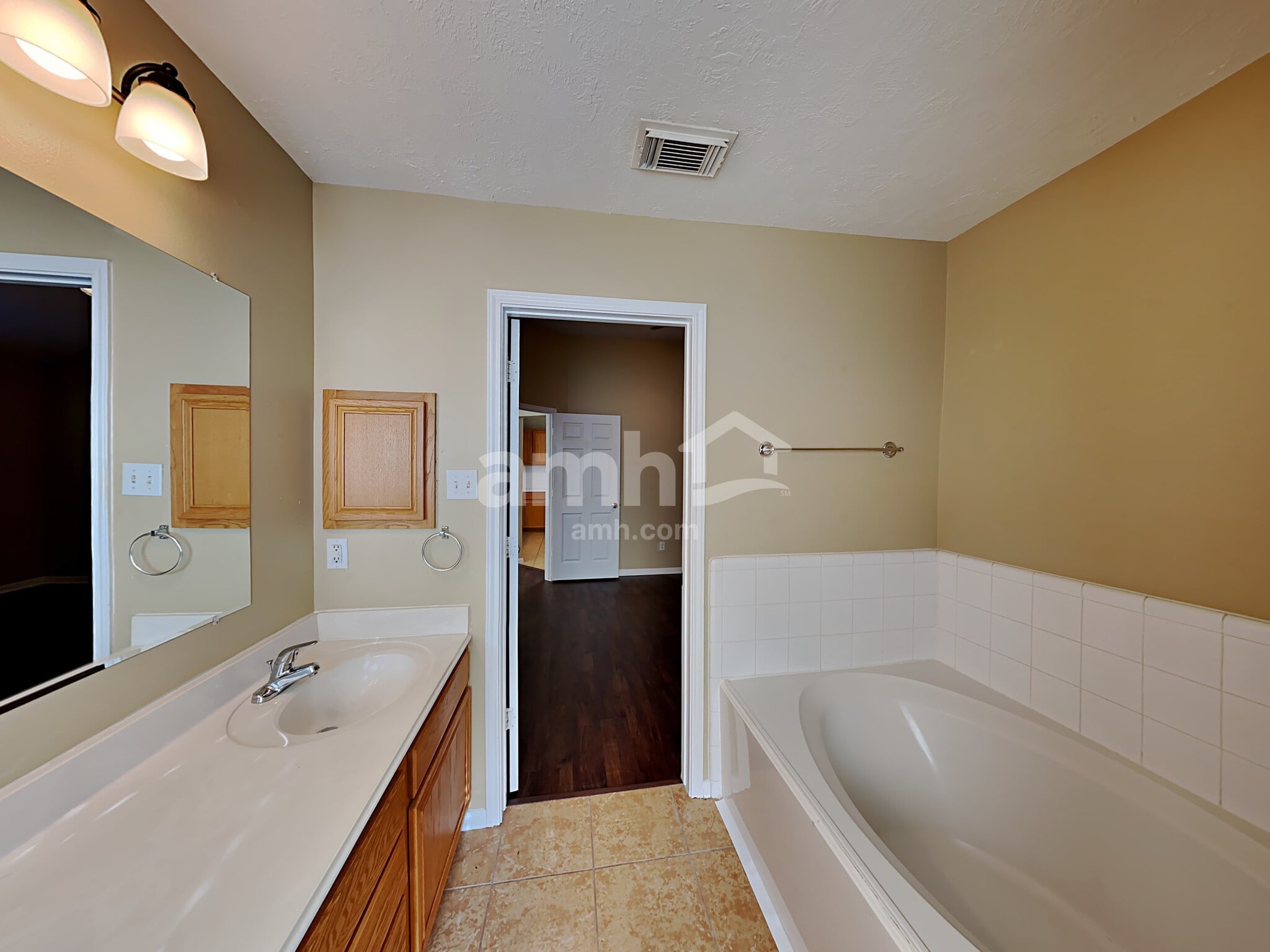 Building Photo - 29010 Ashbrook Ln
