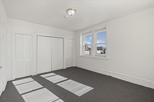 Building Photo - 33 S Iowa Ave