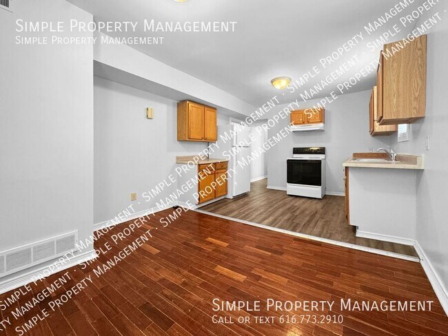 Building Photo - 1008 Baxter St SE