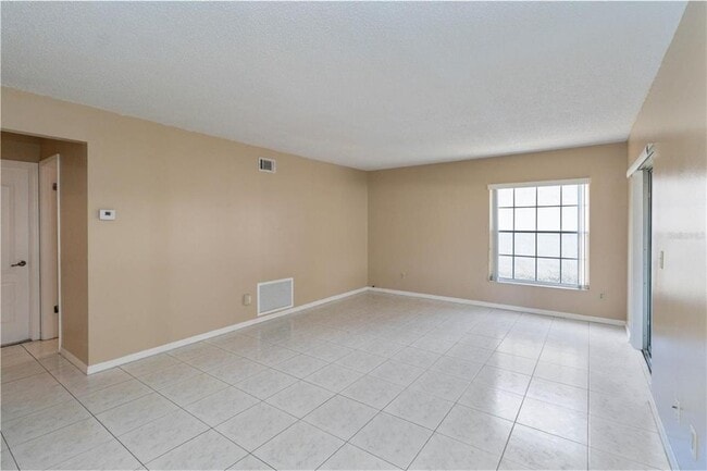 Building Photo - 1575 Lawndale Cir