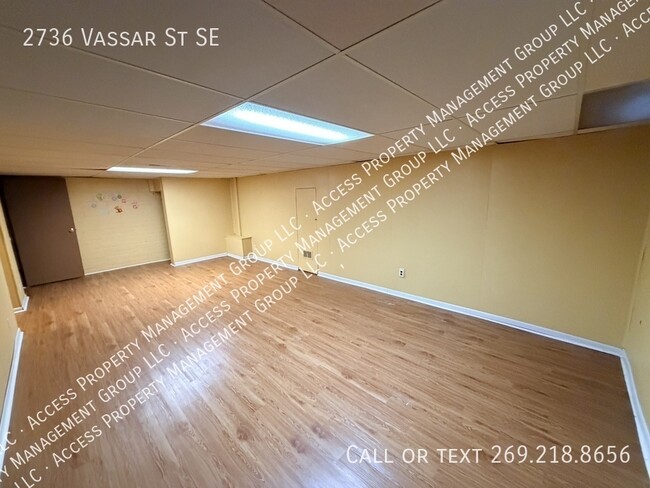 Building Photo - 2736 Vassar Dr SE