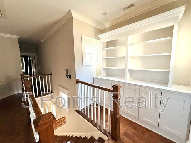 Building Photo - 2209 10th Ave S