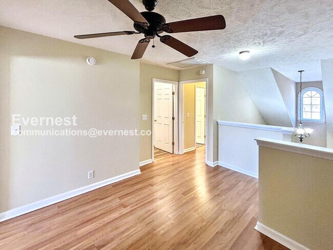 Building Photo - Get $500 OFF your first month’s rent when you sign your lease by 3/31. 2 Bed/2.5 Bath Condo with ...