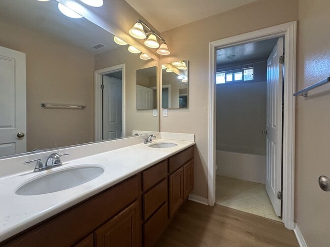 Building Photo - Available now! Beautiful 4 Bedroom Home for Rent in WOLF CREEK community of South Temecula!