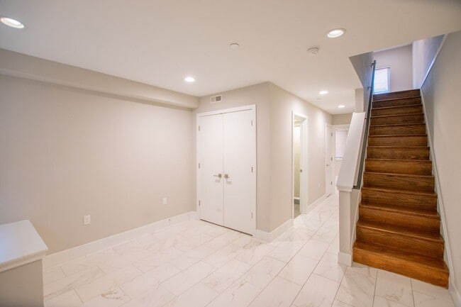 Building Photo - Modern & Efficient Point Breeze Townhome!