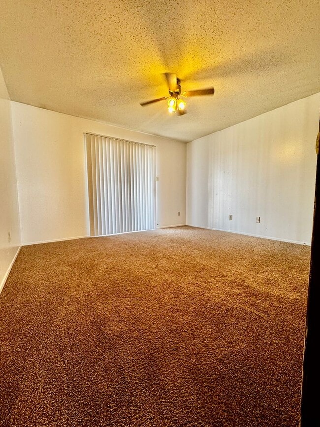 Building Photo - Oakview Condos