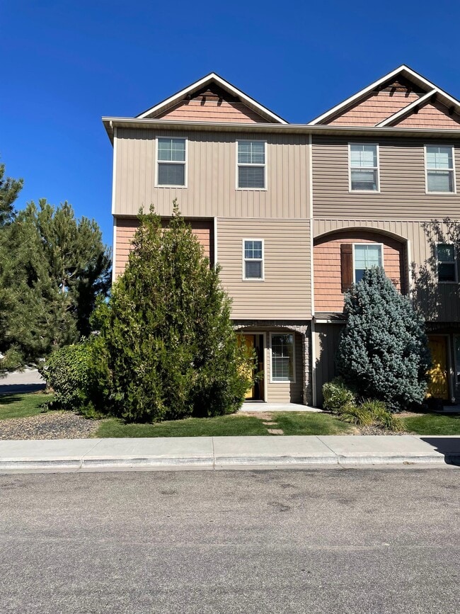 Primary Photo - 8861 W Pine Valley Ln