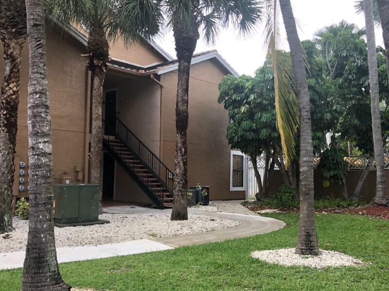 Building Photo - 10670 SW 156th Pl