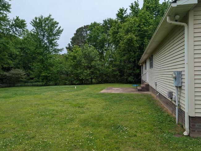 Building Photo - "Charming 3-Bedroom Retreat with 2 Full Baths in Tranquil Martin, TN"