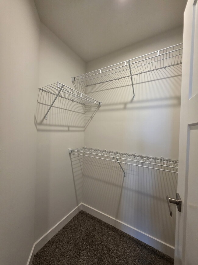 Building Photo - 3 Bedroom, 2.5 Bath End Unit Townhome on C...