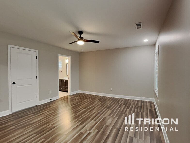 Building Photo - 19 Bloomwood Heights