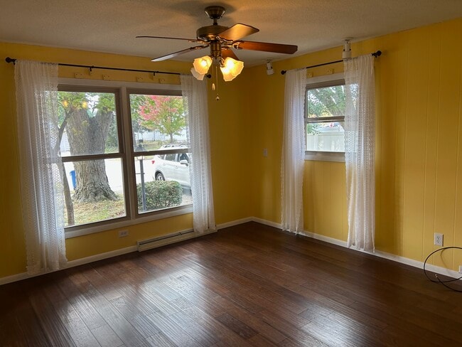 Building Photo - 307 7th St