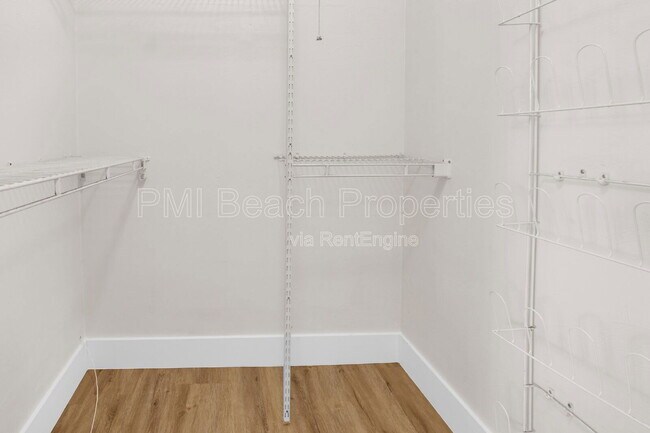 Building Photo - 2431 Key Largo Ln